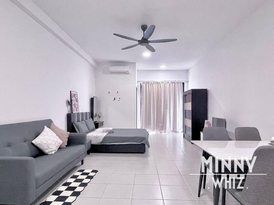 Netizen Near Mrt Couple Balcony Suite #31 Kampong Bukit Dukong Exterior foto